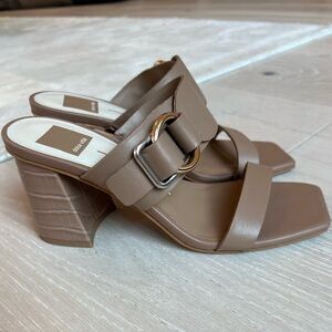 Dolce Vita light brown slides
